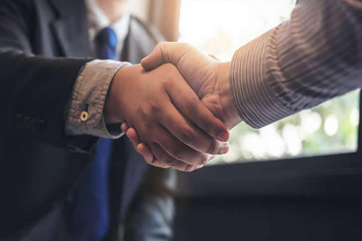 Find Out How to Avoid Common Handshaking Mistakes